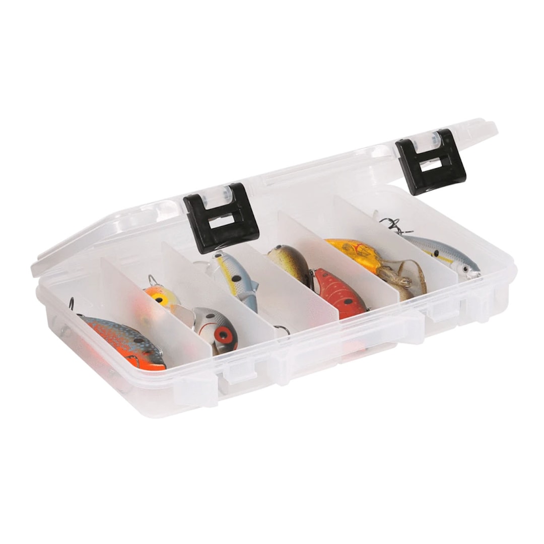 Läs mer om Plano ProLatch 6 Compartment Stowaway 3600 betesask