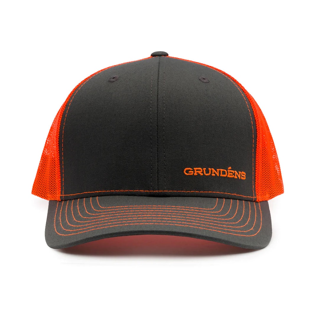 Läs mer om Grundens Offset Logo Trucker keps