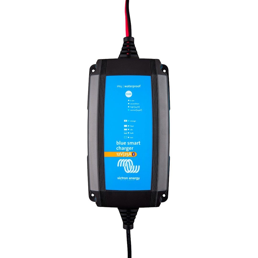 Victron Blue Smart IP65 12V 25A batteriladdare